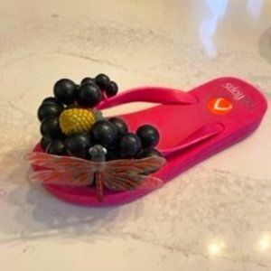 Pink Hot flops size 5 with grapes, flower, Pineapple and dragonfly